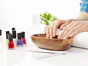 من الضروري الاهتمام بالتغذية وتناول الأطعمة المفيدة للأظافر
