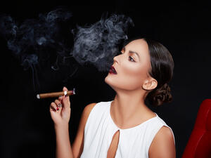 التدخين يمكن أن يسبب العقم لدى كل من الرجال والنساء

