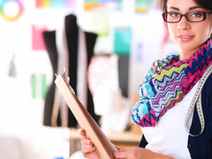 يجب الاهتمام بالثياب وأناقتها، لإضفاء لمسات جمالية على الشكل الخارجي