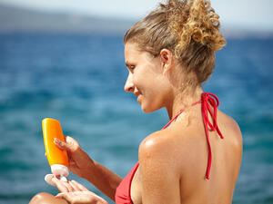 تسبب الشمس بعد التعرض لها لفترة من الوقت باضرارا عديدة للجسم

