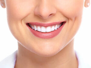 تناول العلكة ينعش الفم ويزيل الرّواسب النّاجمة عن التدخين

