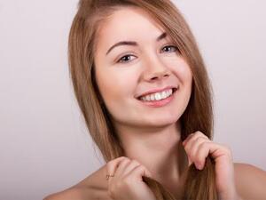 يجب الاهتمام بتقشير البشرة بانتظام للتخلص من خلايا الجلد الميتة 