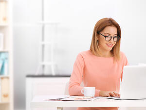 الجلوس في العمل لساعات طويلة تعرضك لمشاكل صحية كثيرة

