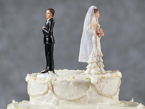 في الزواج المبكر قد تحرم الفتاة من فرصة إستكمال تعليمها 