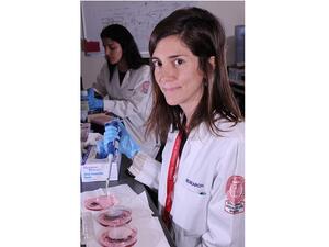 الدكتورة نانسي ناضر، المؤلفة الرئيسة للبحث والباحثة المشاركة في الفسيولوجيا والفيزياء الحيوية في وايل كورنيل للطب - قطر