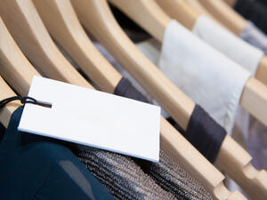 هناك خطوة على جسمك إذا ارتديت  الملابس الجديدة دون غسلها