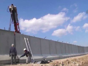 Parts of the Wall Turkey built along its border with Syria (twitter)