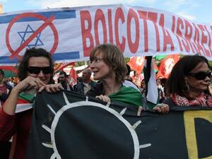 BDS protesters in Italy. (AFP/Vincenzo Pinto)