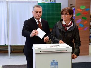 Viktor Orban and wife Aniko Levai at a polling station in Budapest on October 2, 2016. (AFP/Attila Kisbenedek)