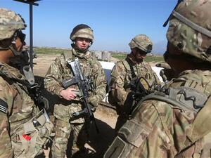 US and British soldiers chat at a military base southeast of the Iraqi capital, Baghdad, on January 27, 2016. (AFP/File)