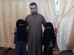 A photo allegedly depicting two child brides from Iraq. (Reddit)