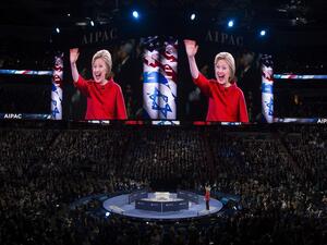 Democratic presidential candidate Hillary Clinton waves as she arrive to speak during the 2016 AIPAC Policy Conference in Washington, DC, March 21, 2016. (AFP/Jim Watson)