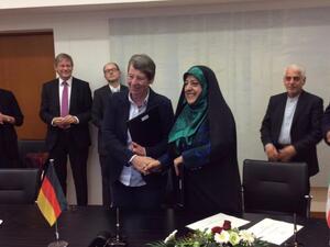 Germany's environment minister Barbara Hendricks shakes hand of Iranian vice-president Masoumeh Ebtekar. (Courtesy photo) 