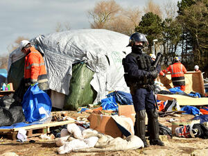 Calais Jungle demolition begins as riot police move into migrant camp. (AFP/File)