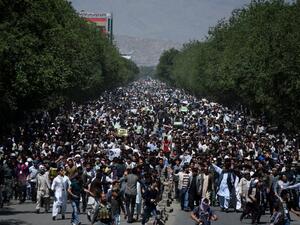Afghan protesters chant anti-government slogans during a demonstration in Kabul on May 16, 2016. (AFP/File) Afghan protesters chant anti-government slogans during a demonstration in Kabul on May 16, 2016. (AFP/File)