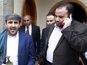 Spokesman of Yemen's Houthi movement Mohammed Abdulsalam (L) arrives for a meeting with United Nations (UN) special envoy to Yemen, Ismail Ould Cheikh Ahmed, in the capital Sana’a on July 14, 2016. (AFP/File)