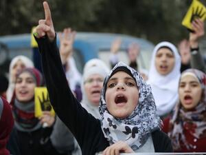 Jordanian women shout slogans as they protest in Amman on January 25, 2014. (AFP/File)