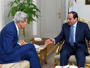 Egypt's President Abdel Fattah al-Sisi (R) and US Secretary of State John Kerry. (AFP/File)