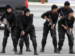 Kuwaiti polilcewomen during police training. (bougies.wordpress.com)