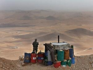 In this Sunday June 19, 2016 photo, a Lebanese army soldier stand guards at one of the frontline hills where they are fighting militants, at the edge of the town of Arsal, on the Syrian border, in northeast Lebanon. (File photo)