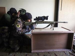 Members of the Iraqi counter-terrorism forces take position inside a room in the Oberoi hotel in the city of Mosul after its liberation from Daesh on January 21, 2017. (AFP/File)