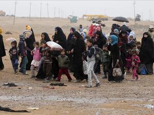 Last week, Iraqi authorities opened the Hammam al-Alil camp for service in southeastern Mosul with a capacity of 4,000 families from western Mosul. (AFP/File)