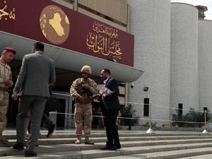 Iraqi security forces stand guard outside the parliament in Baghdad on April 13, 2016. (AFP/File)