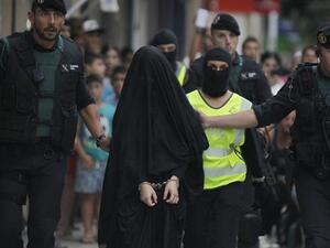 Spanish police arrest an 18-year-old Moroccan girl suspected of recruiting other women. (AFP/File)