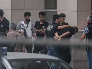 A detained Turkish soldier who allegedly took part in a military coup arrives with his hands bound behind his back at the Istanbul Justice Palace, July 20, 2016. (AFP/File)