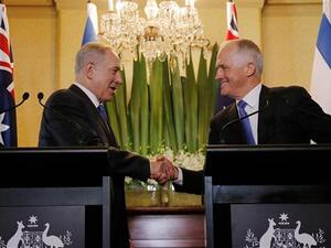 Israeli Prime Minister Benjamin Netanyahu (L) and Australian Prime Minister Malcolm Turnbull shake hands. (AFP/File)