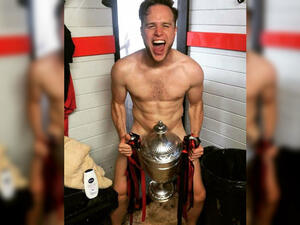 Ooh-la-la! Olly Murs left fans amazed at his physique as he went nude for a daring Instagram snap on Saturday afternoon (Source: Olly Murs - Instagram)