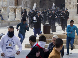  مواجهات عنيفة اندلعت في شارع المدارس في رأس العامود بالقدس المحتلة