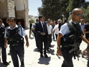 رجال أمن إسرائيليون في باحات المسجد الأقصى/ أرشيفية