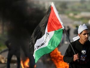 متظاهر خلال المواجهات عند حاجز الجلمة/أ.ف.ب