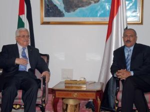 عباس خلال اجتماعه مع علي عبدالله صالح/صنعاء/الخميس/أ.ف.ب