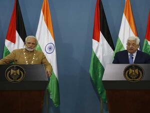 الرئيس الفلسطيني محمود عباس ورئيس الوزراء الهندي ناريندرا مودي