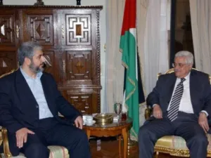 الرئيس الفلسطيني عباس ورئيس المكتب السياسي لحماس خالد مشعل