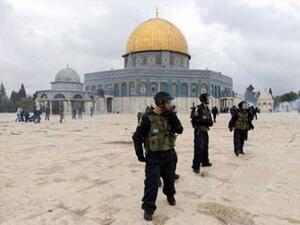 جنود من قوات الاحتلال في ساحات المسجد الأقصى