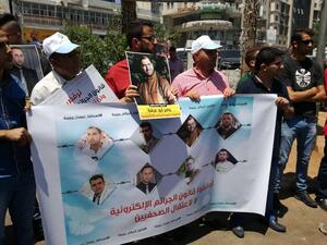 محاكم في نابلس وبيت لحم والخليل تمدد اعتقال 6 صحفيين