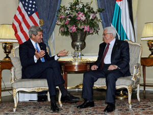 US Secretary of State John Kerry met with Palestinian President Mahmoud Abbas in London yesterday