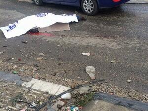 جثة شهيد ملقاة على الارض بعد تنفيذه إحدى العمليات في الارض المحتلة/ ارشيفية