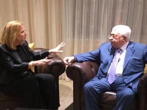 رئيسة المعارضة الإسرائيلية تسيبي ليفني والرئيس الفلسطيني محمود عباس