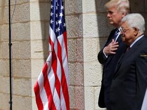 الرئيس الفلسطيني محمود عباس ونظيره الأمريكي دونالد ترامب