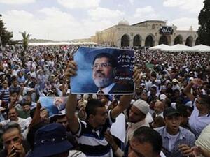 مئات الفلسطينيين يتظاهرون في الاقصى تاييدا لمرسي