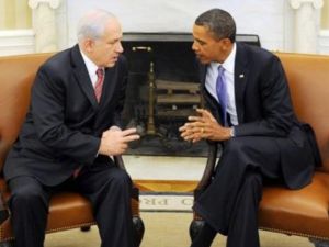 الرئيس الاميركي باراك اوباما مستقبلا رئيس الوزراء الاسرائيلي بنيامين نتانياهو في البيت الابيض الاربعاء
