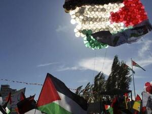 Balloons in the shape of Palestinian flags were launched. [monitor]