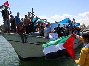 السفينة ستقل “مجموعة من المرضى والطلبة والخريجين العاطلين عن العمل”