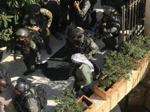 قوة عسكرية اسرائيلية تقتحم مقر محافظة القدس في ضاحية البريد ببلدة الرام