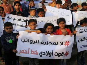 يقدر عدد موظفي السلطة الفلسطينية في قطاع غزة بنحو 58 ألف موظف