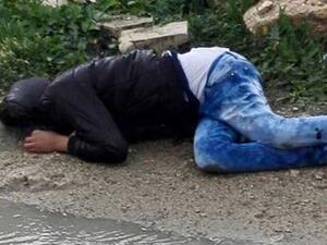 جثة شاب فلسطيني اعدم ميدانيا برصاص جنود الاحتلال/ ارشيفية